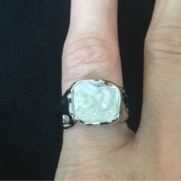 Unique Silver Tone Quartz Crystal Ring - Picture 2 of 6